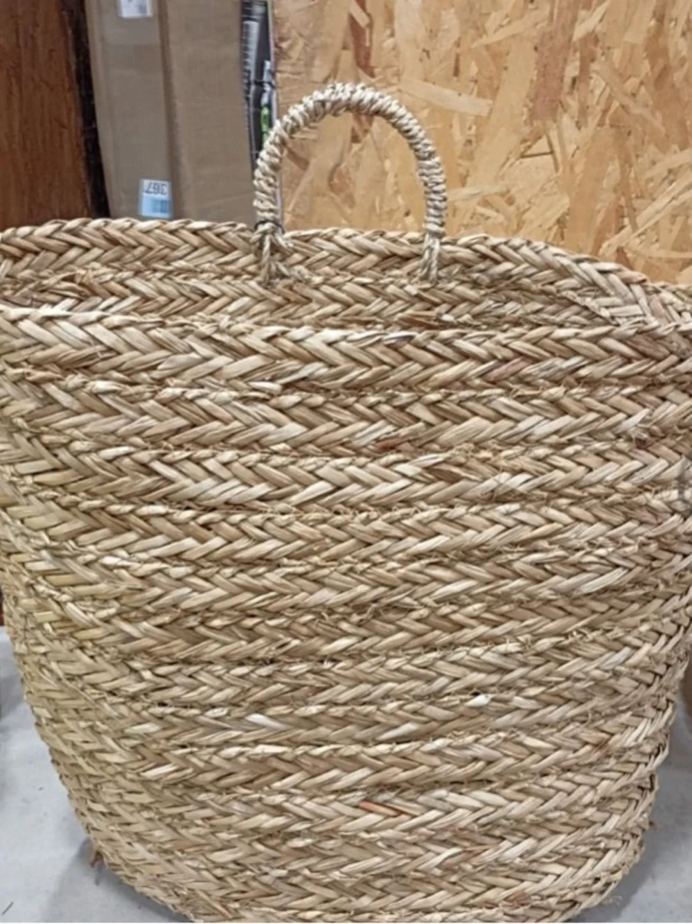 CREATIVE CO-OP NWT Handwoven Seagrass Wall Mount Basket with Handle
